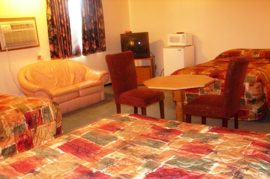Baxter Inn 4 Less Baxter Springs Room photo