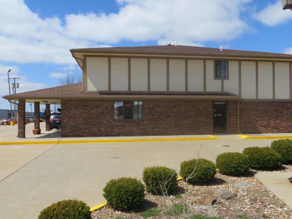Baxter Inn 4 Less Baxter Springs Exterior photo